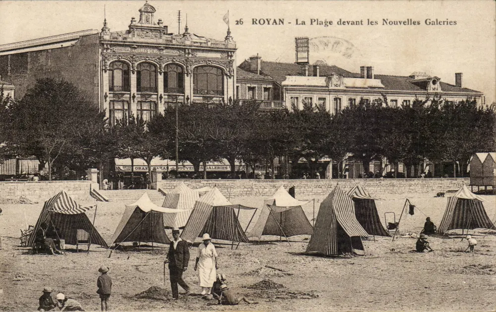 Royan - A Praia diante das Novas Galerias — Edição Novas Galerias, n°26 - Frente