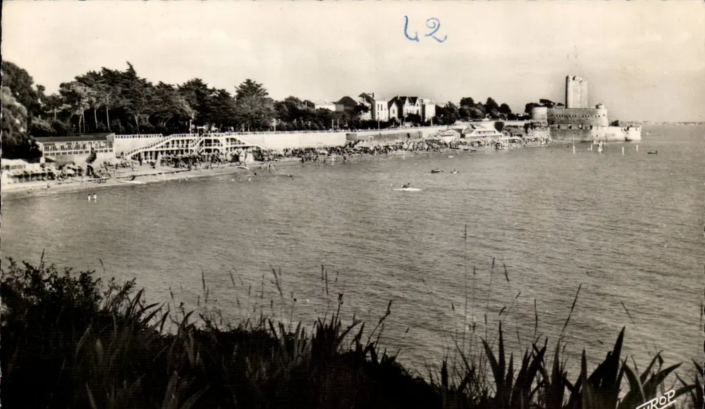 Fouras — O Conjunto da praia e o Sémaphore — Édition de l'Europ, Sarteguennes - Frente
