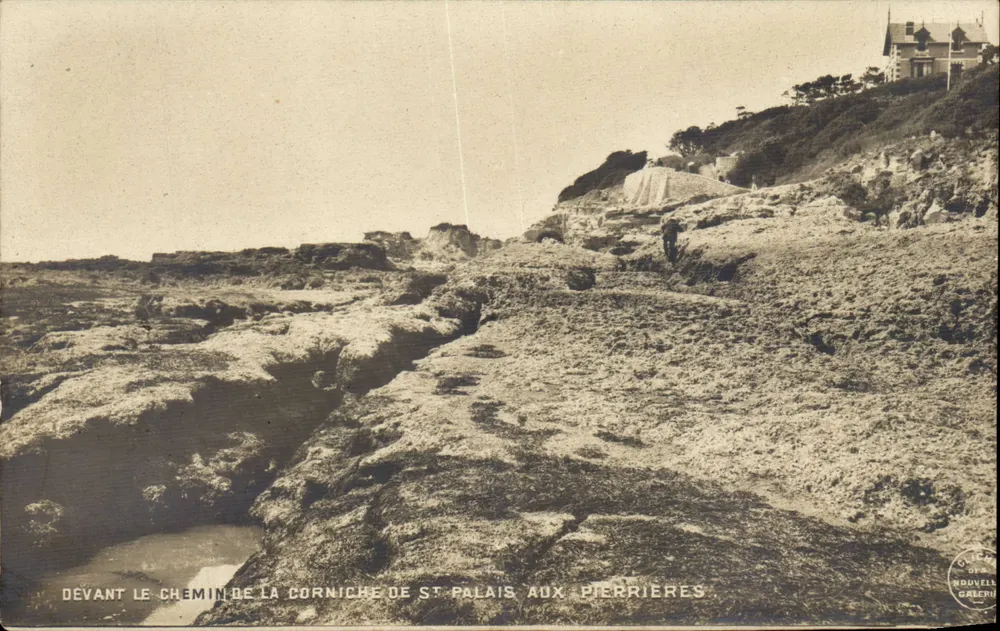 Diante do caminho da corniche de St Palais aux Pierrieres — Nouvell Galerie - Frente