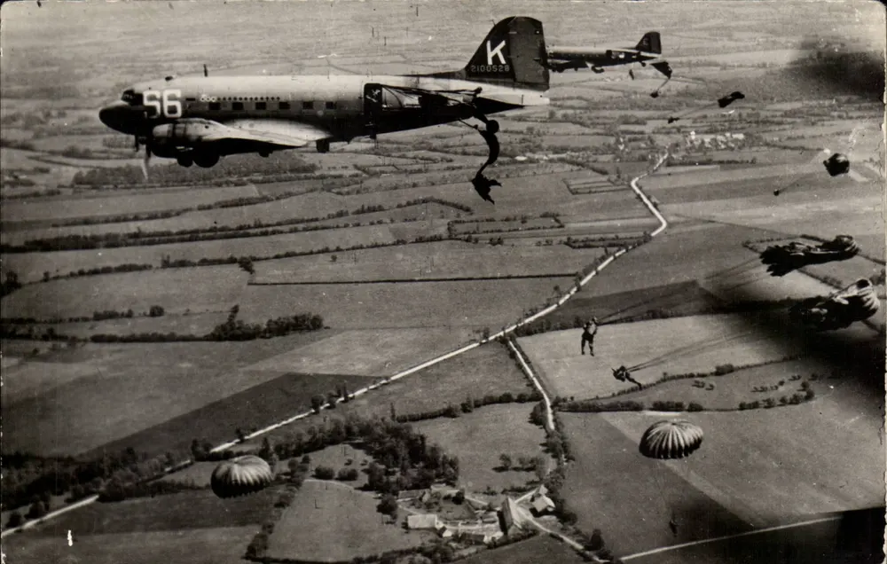 Paratrooper in freiem Fall — Serie von Fallschirmen am Boden — Cercle S. Collin (C. Collin) - Vorderseite