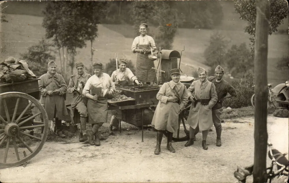 Soldaten und Köchin — Feldessen — unbekannter Verleger - Vorderseite