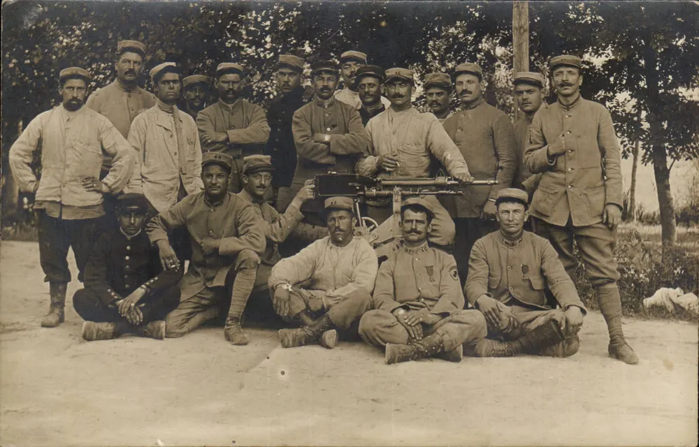 Gruppe Soldaten — Erste Weltkriegszeit — R. Guillemínol, Bessyflug et C° — Paris - Vorderseite