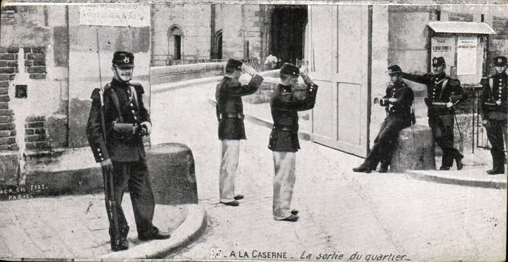 ALLA CASERNA — Uscita del quartiere — AER. CK. PRÈS. PARIS. - Recto