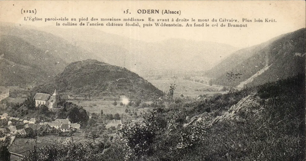 Oderen (Alsácia) — visão panorâmica com igreja, monte do Calvário e passo de Bramont — editor S. Baling, n° 1122 - Frente
