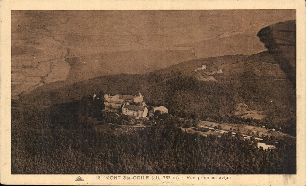 Mont Ste-Odile (Höhe 763 m) — Ansicht aus der Luft — Verlag: Antike Ansichtskarte 118 - Vorderseite