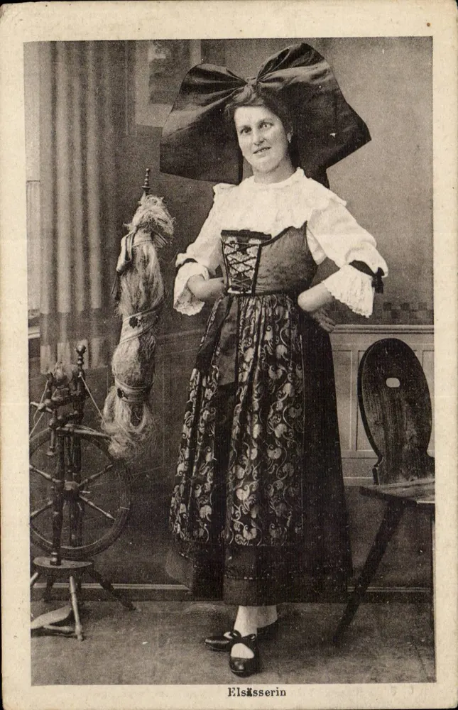 Frau im Elisserin-Kostüm — Elsasserin — Verlag Mohn & Falke, Straßburg - Vorderseite