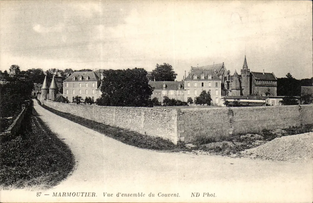 मार्मौटियर — कॉन्वेंट के एक सामान्य दृश्य — ND फोटो। - आगे
