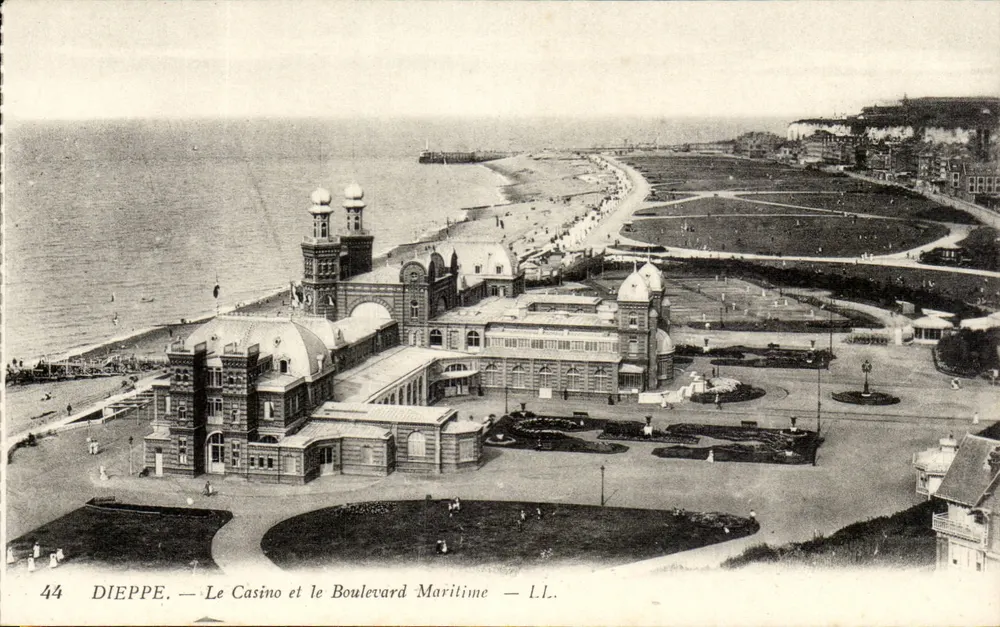 Dieppe — O Casino e o Boulevard Marítimo — L.L. - Frente