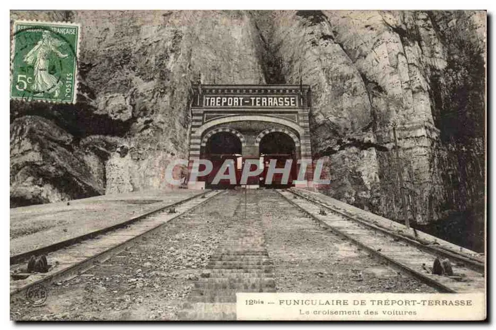 Tréport-Terrasse — Funicular de Tréport-Terrasse — O cruzamento dos carros — editor não visível - Frente