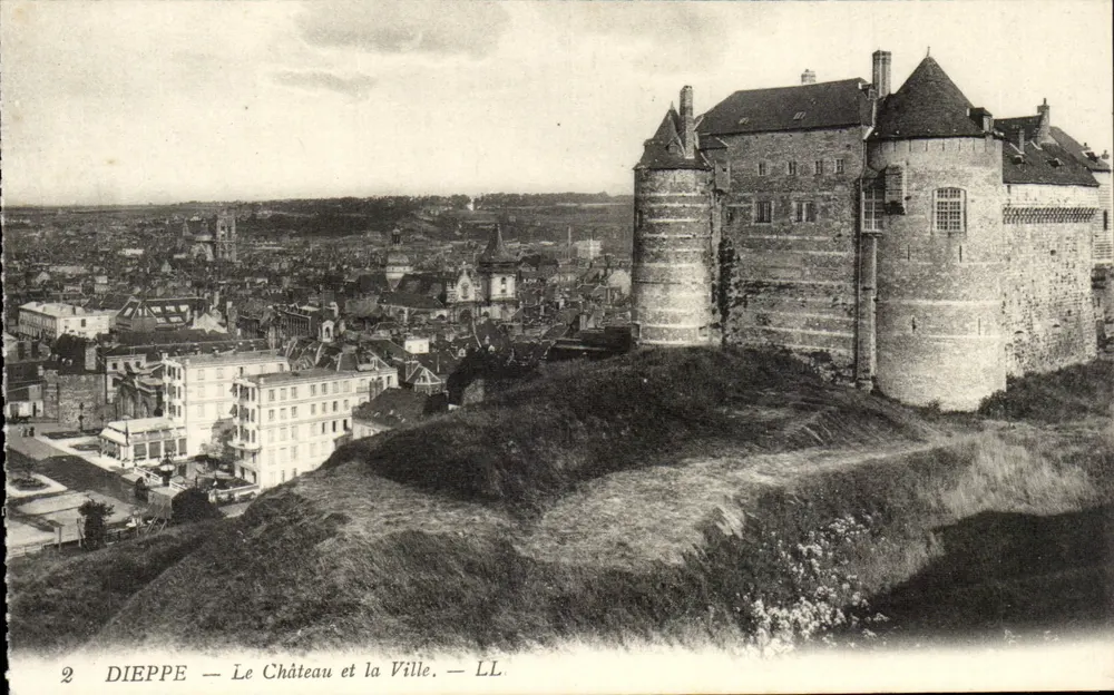 Dieppe — O Castelo e a Cidade — LL - Frente