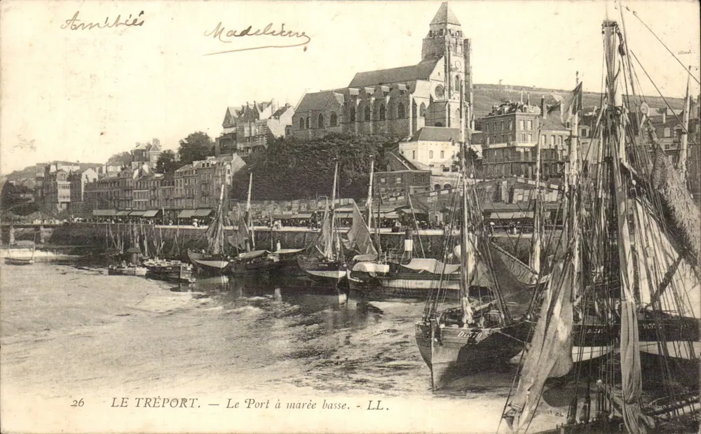 Le Tréport — A entrada do porto com maré baixa — LL. n°26 - Frente