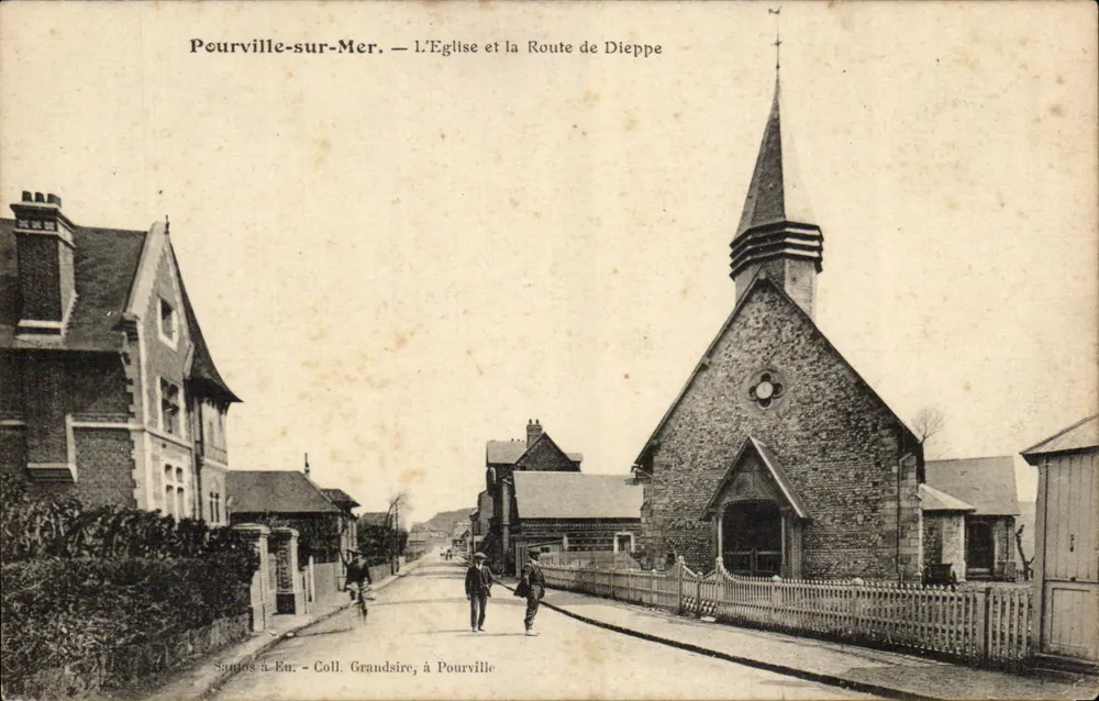Pouvrville-sur-Mer — Die Kirche und die Straße nach Dieppe — Grandsire, in Pouvrville - Vorderseite