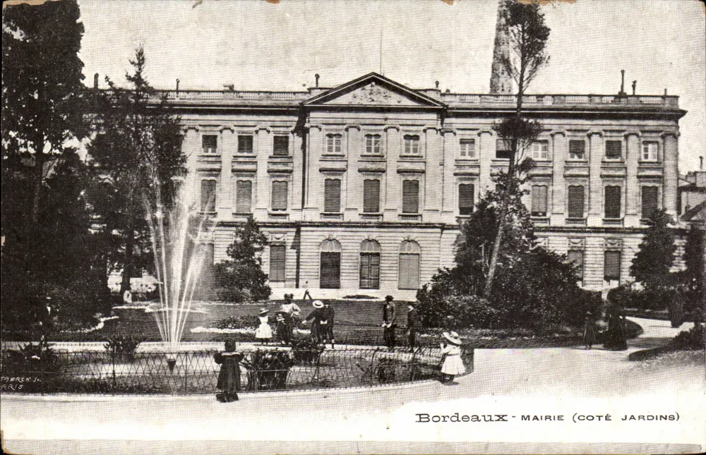 Bordeaux - Prefeitura (lado Jardins) — vista da prefeitura com fonte e jardim — editor Tzerek Jr., Paris - Frente
