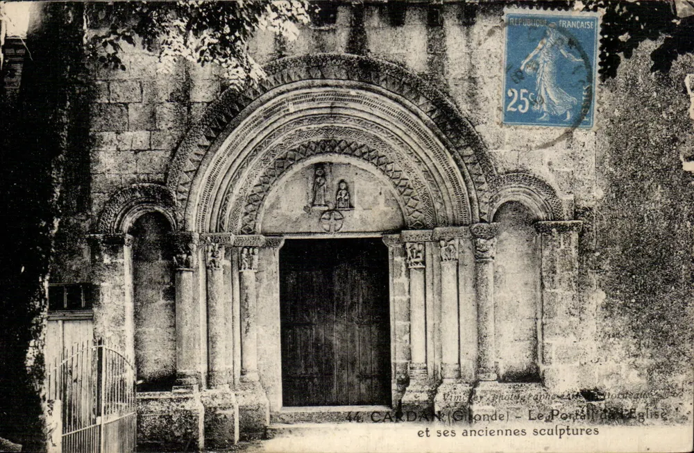 Carda (Gironde) — Der Portal der Kirche und ihre alten Skulpturen — Vincier Fotograf, Bordeaux - Vorderseite
