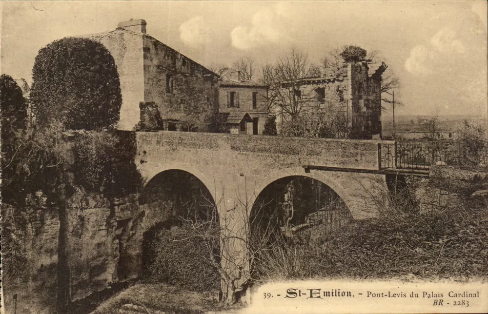 St-Emilion - Pont-Levis do Palácio Cardinal — BR 2283 - Frente