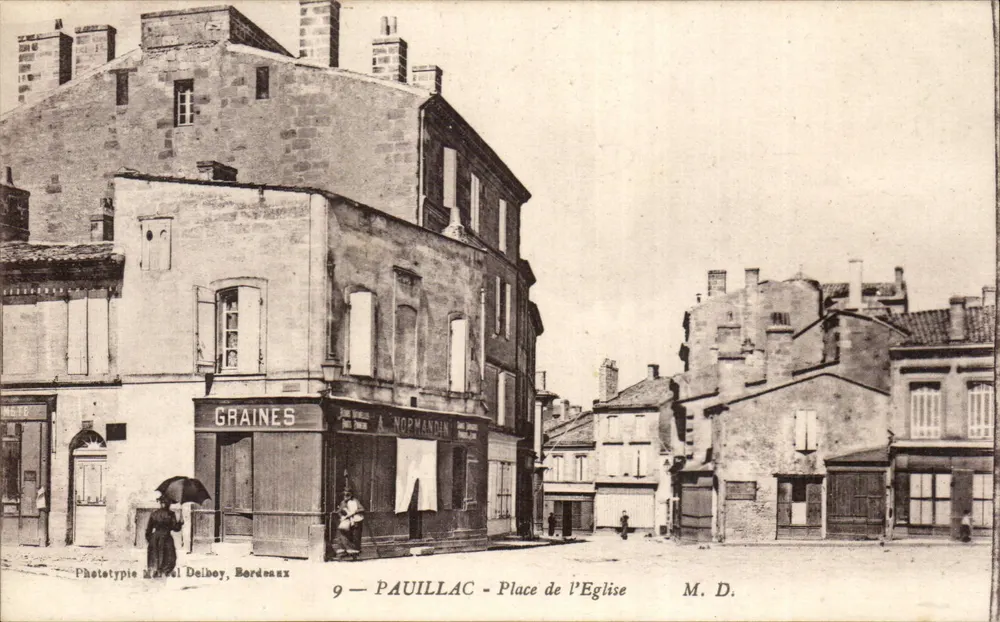Pauillac - Place de l'Église — uitzicht op de straat met een supermarkt 'Graines' en een winkel 'Nopmandin' — Phototypie Marcel Delboy, Bordeaux, n°9 - Voorkant