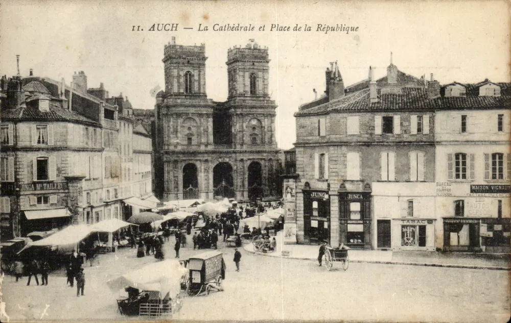 Auch — Ansicht der Kathedrale und Place de la République — Junca & Maison Vignaux, Verleger - Vorderseite