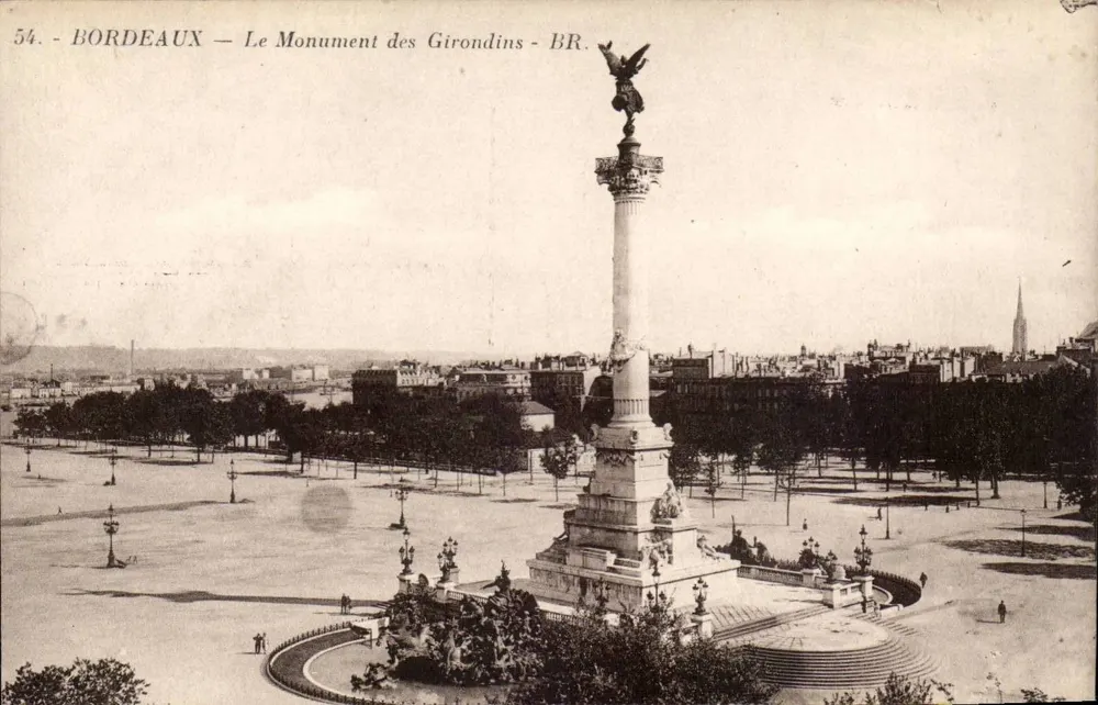 Bordeaux — O Monumento dos Girondinos — BR. — 54. - Frente