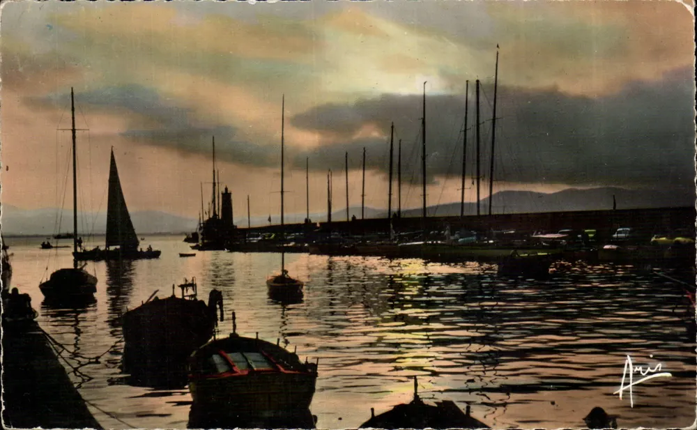 Saint-Tropez — Crepúsculo no Porto — Edições ARIS - Frente