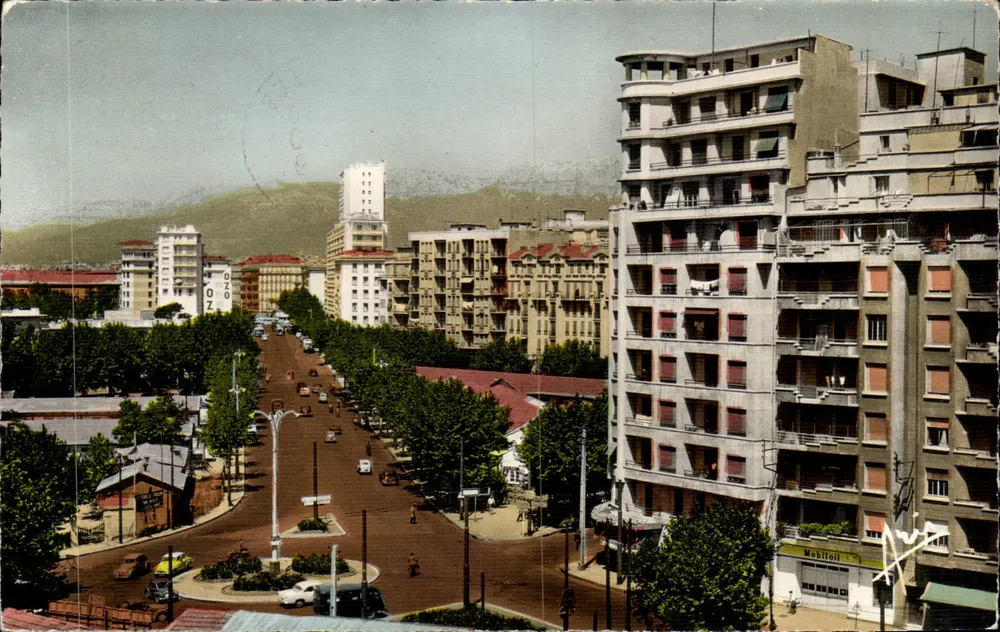 Vista da rua Clemenceau em Toulon — editor ARIS-BARCELONA - Frente