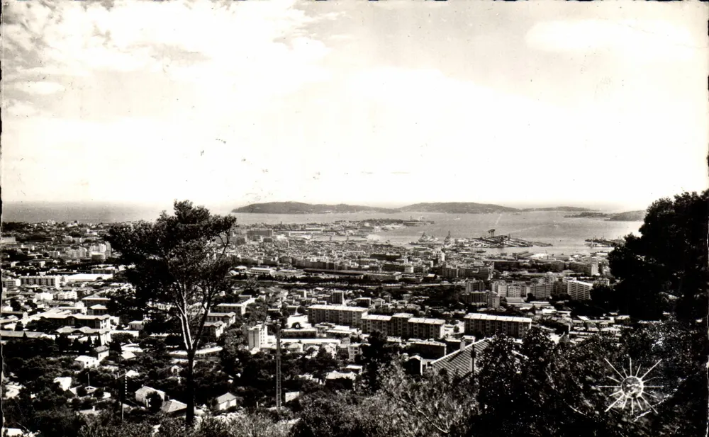 Toulon — Vista geral — As Casernas - Frente