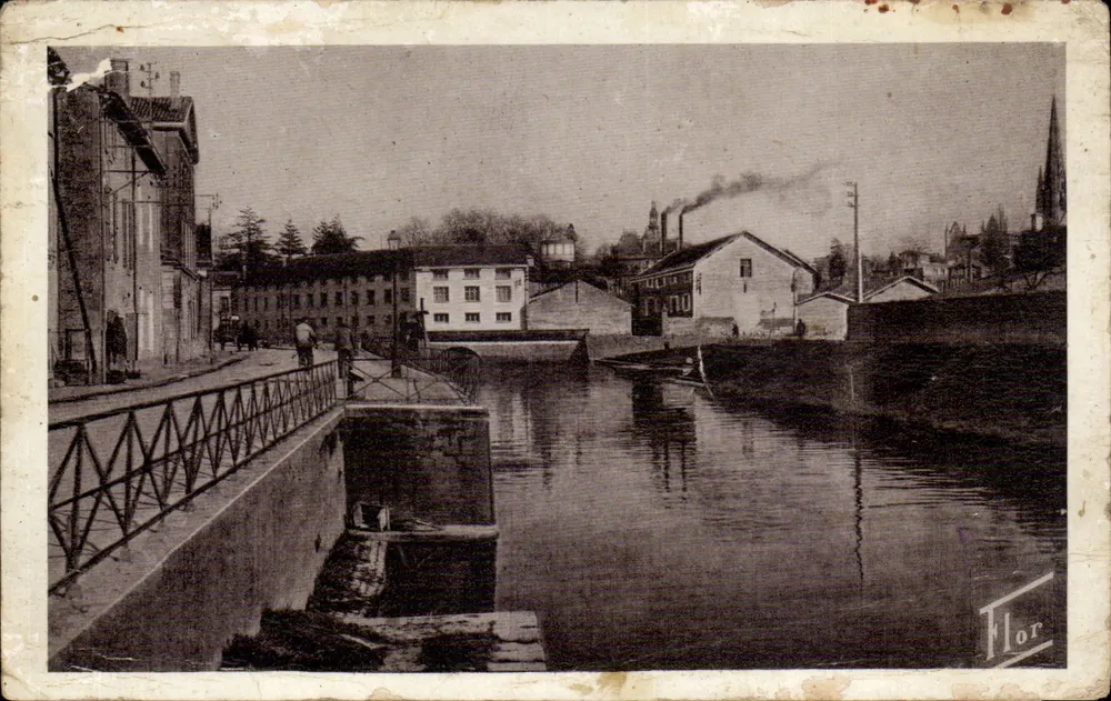 Niort — Der aufgegebene Hafen am Canal de St-Martin — Flor - Vorderseite