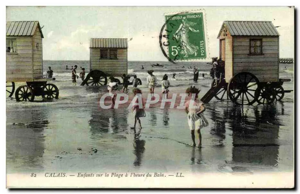 Calais — Crianças na Praia na Hora do Banho — LL. - Frente