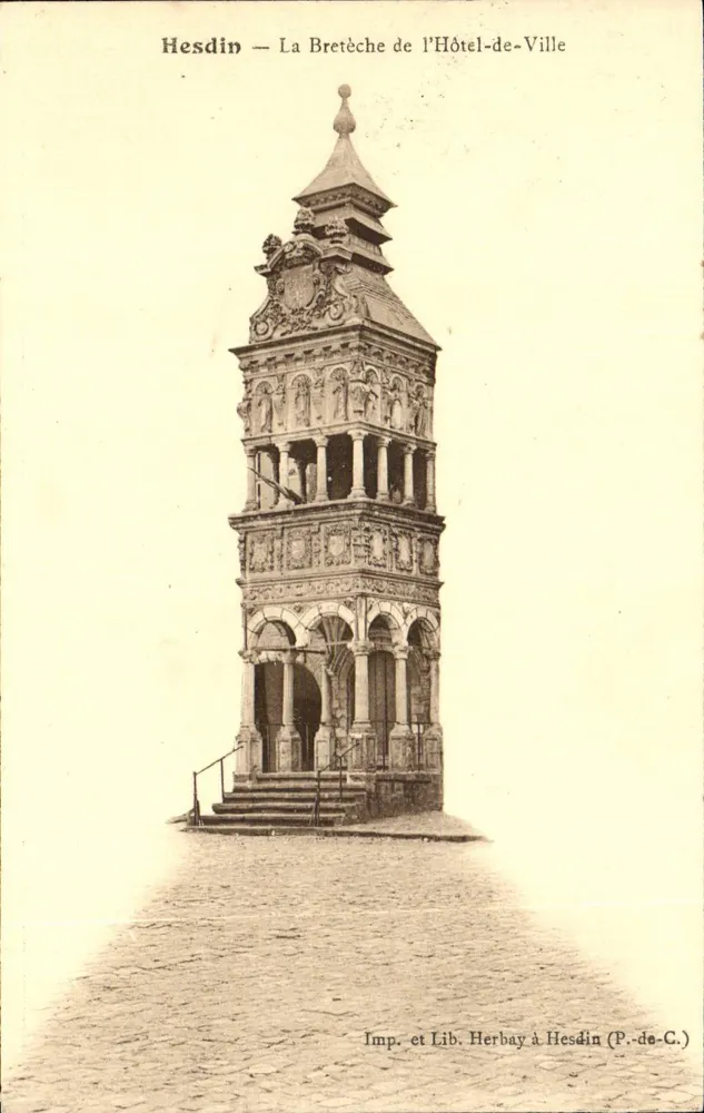 Hesdin — Die Bretèche des Rathauses — Imp. et Lib. Herbay in Hesdin (P.-de-C.) - Vorderseite