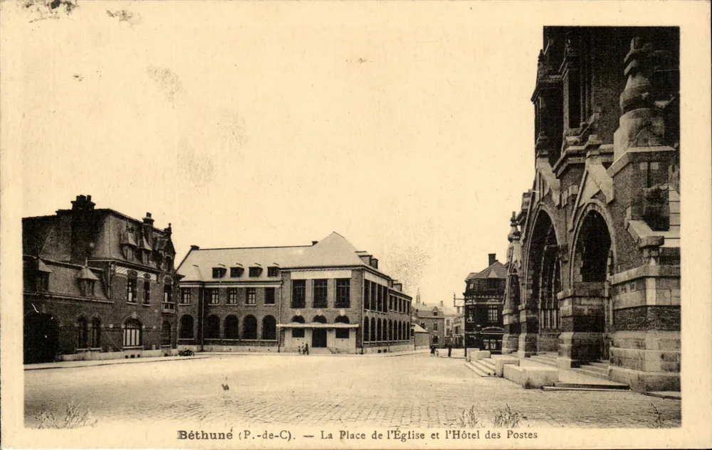 Béthune (P.-de-C.) — Die Kirchplatz und das Posthotel - Vorderseite