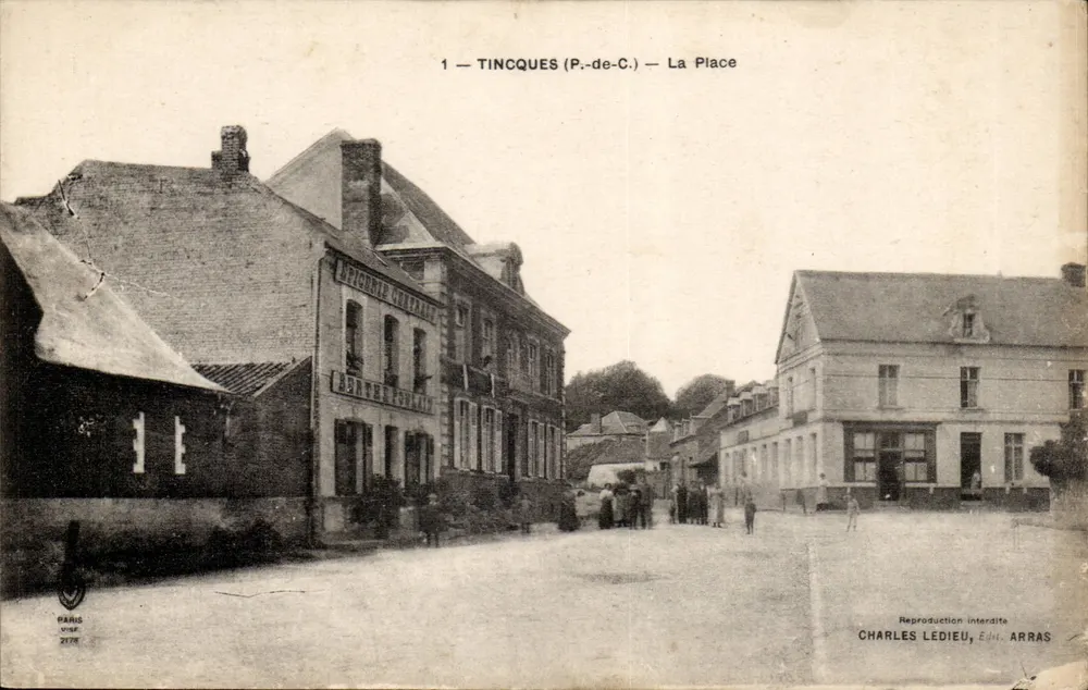 Tincques (P.-de-C.) — A Praça — Charles Ledieu, Arras - Frente