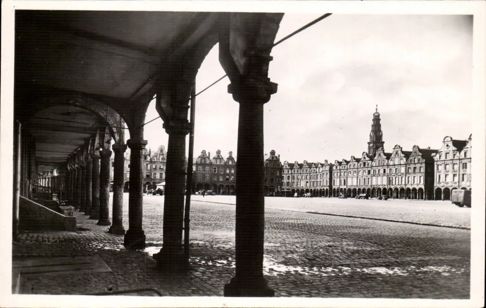 Arras — A Grande Praça e as Arcadas — Edições FAUCHOIS, Béthune - Frente