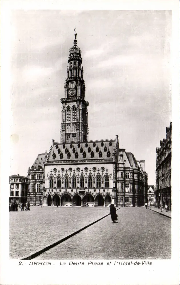 Arras - Die kleine Place und das Rathaus - Vorderseite