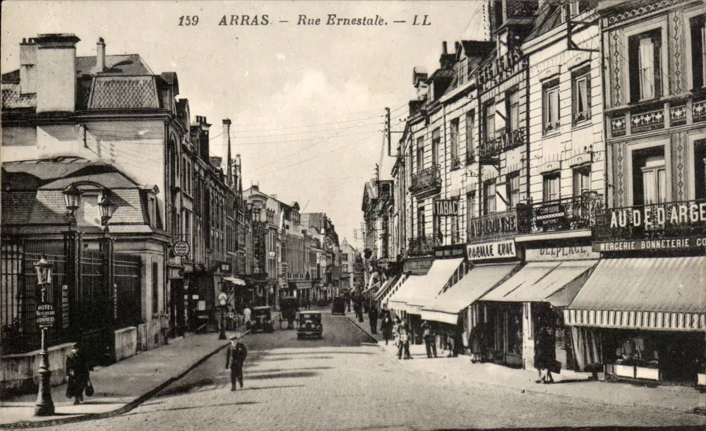 Arras — Rue Ernestale — LL - Frente