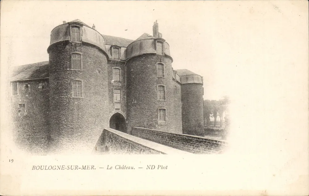 Boulogne-sur-Mer — O Castelo — ND Phot - Frente