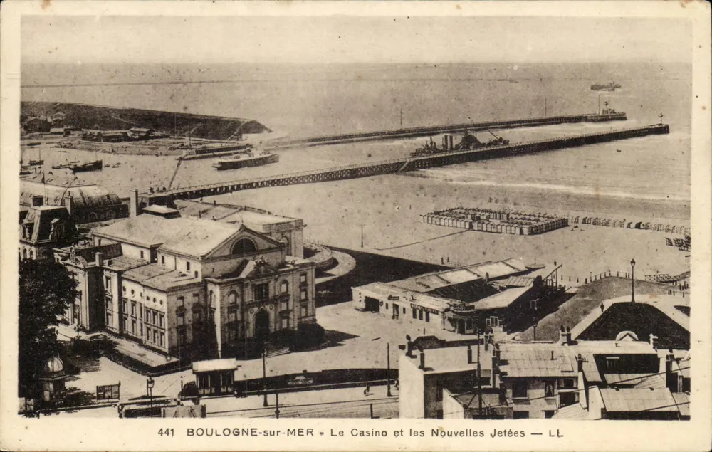 BOULOGNE-sur-MER — Das Casino und die neuen Piers — LL - Vorderseite