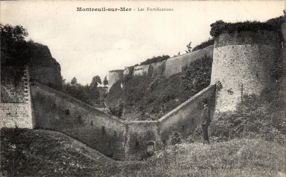 Montreuil-sur-Mer — As Fortificações — Editor M. T., Impressor, Limoges - Frente