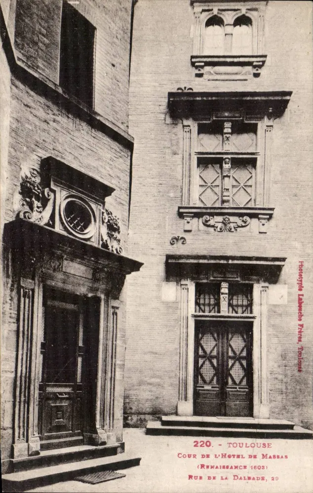 Cour de l'Hôtel de Massas — Renascença 1603 — Toulouse, Rue de la Dalbade, 20 - Frente