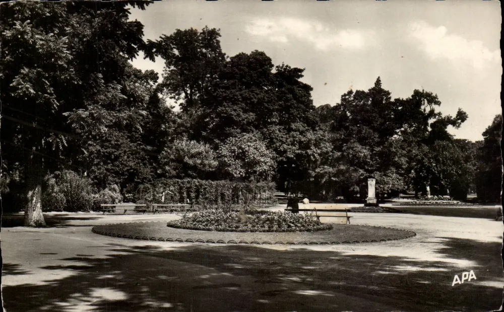 Jardin des Plantes - Le Rond-Point — Toulouse (Haute-Garonne) — Société des Cartes Postales APA-POUX - Vorderseite