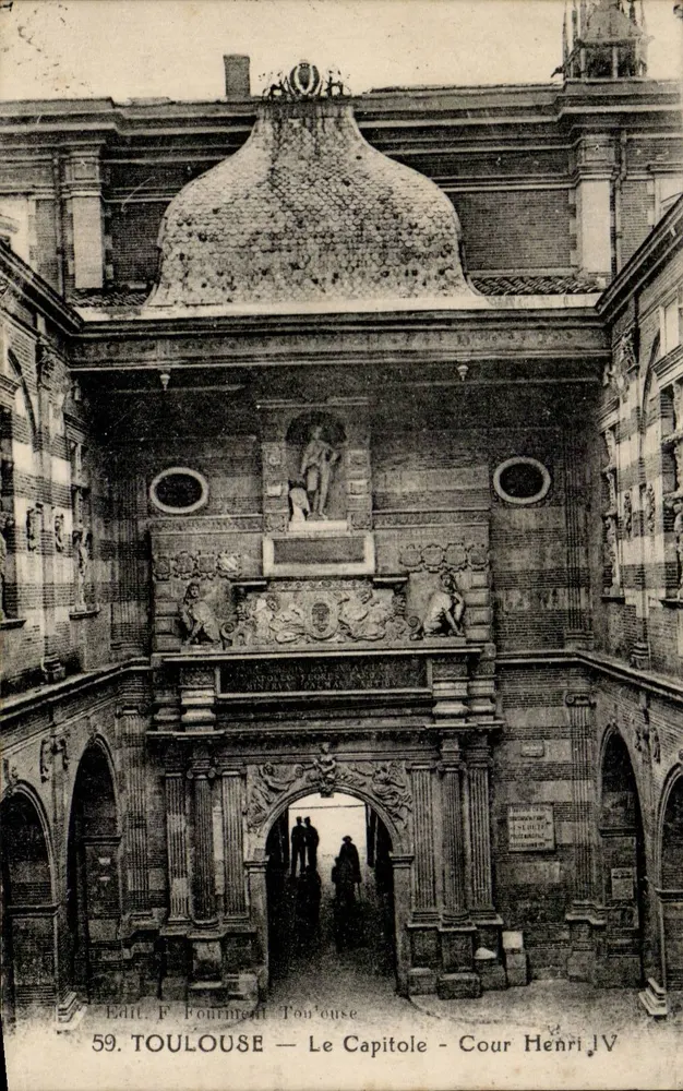 Toulouse — O Capitólio - Pátio Henri IV — Ed. F. Fourniment Toulouse - Frente