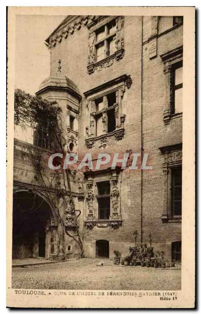Toulouse — Cour do Hotel de Pérénquier-Maynier — Hélios 17 - Frente