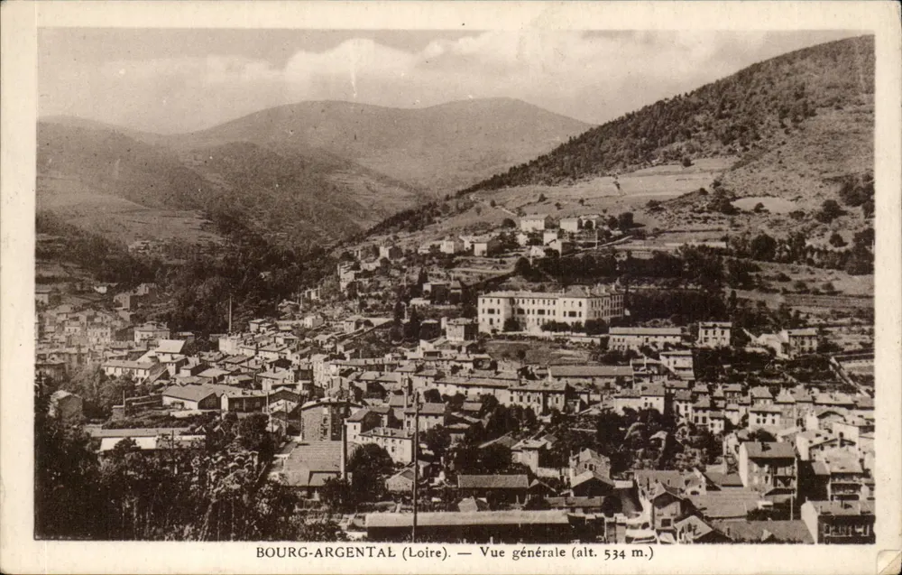 Bourg-Argental (Loire) — algemeen uitzicht (alt. 534 m.) — uitgave Martin Arnoud - Voorkant
