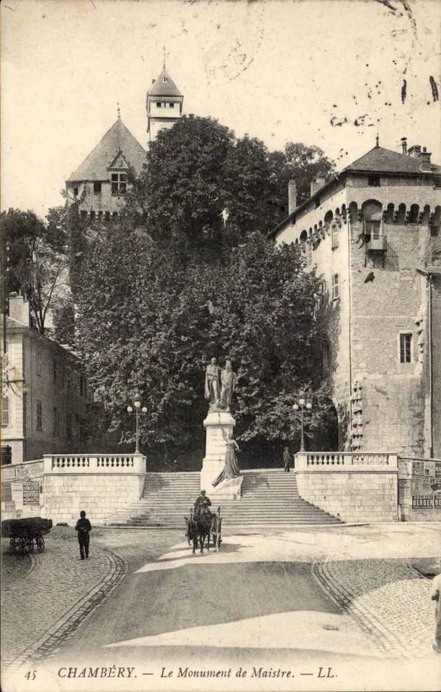 Chambéry — O Monumento de Maistre — LL. - Frente