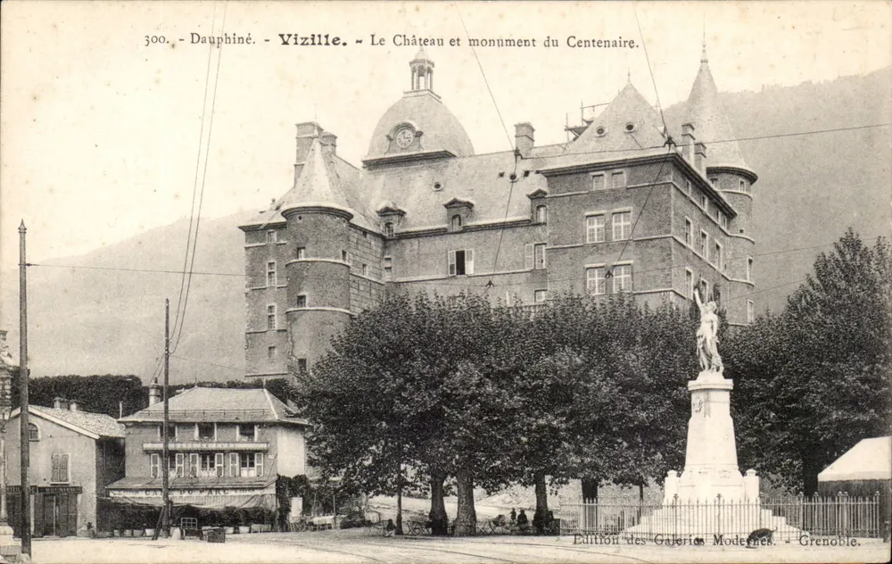 Vizille — Schloss und Gedenkstein zum Centenarius — Edition des Galeries Modernes, Grenoble - Vorderseite