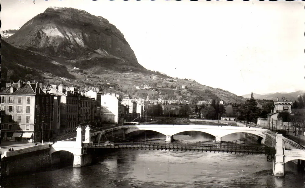 Grenoble — Pontes e o St-Eynard — REAL-PHOTO - Frente