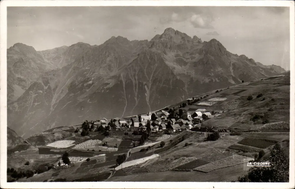 Cigogne — Panoramiczny widok wioski i gór — Wydawnictwo «La Cigogne», Rue de Palanka, André Leconte - Awers