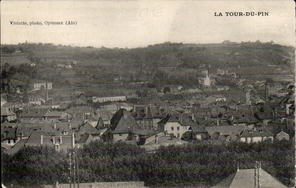 La Tour-du-Pin — vista aérea — Vialatte, foto, Oyonnax (Ain) - Frente