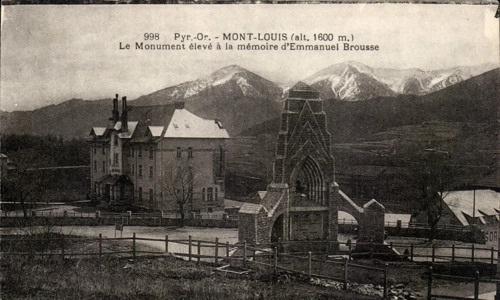 Mont-Louis (alt. 1600 m.) — Denkmal zur Erinnerung an Emmanuel Brousse — n° 998 - Vorderseite