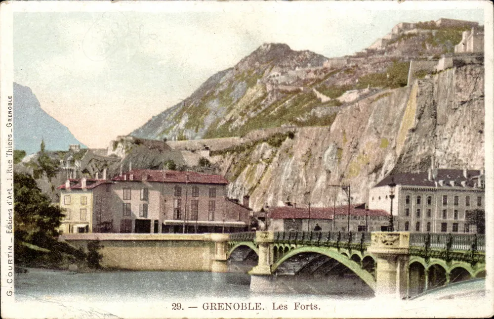 Grenoble. Os Fortes — G. Courtin, Éditions d'Art, Rue Thiers, Grenoble — n°29 - Frente