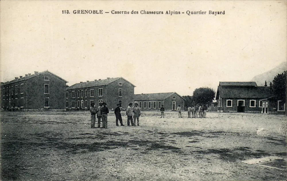 Grenoble — Caserne des Chasseurs Alpins — Quartier Bayard - Vorderseite