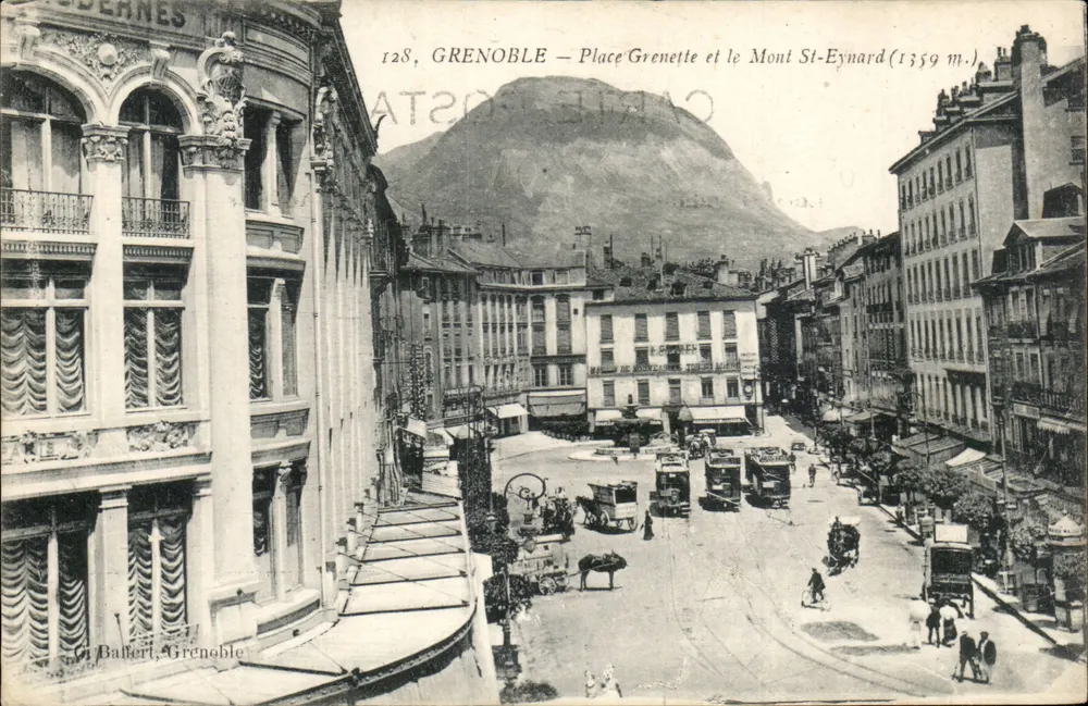 Grenoble — Plaza Grenette y el Monte Saint-Eynard (1359 m.) — G. Ballert, Grenoble - Anverso
